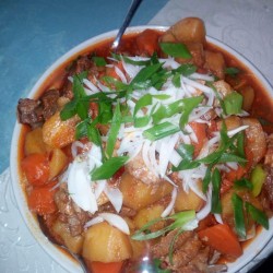 Дапянянру (мясо баранины с картофелем, тестом и овощами), порция на 4-5 человек)